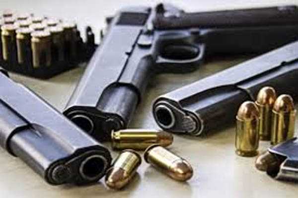 इंटरनेशनल बार्डर पर मादक पदार्थ और हथियार बरामद